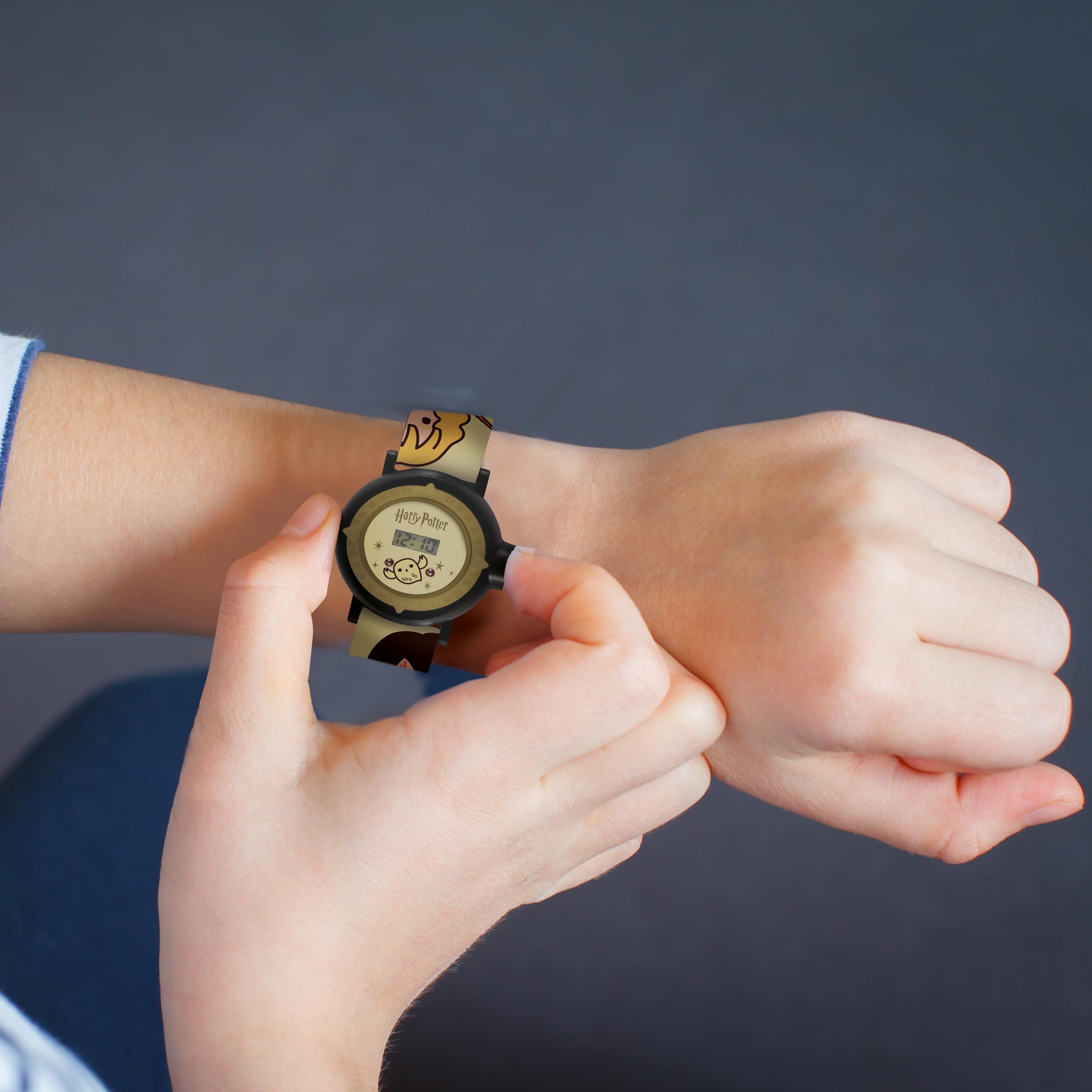 LEXiBOOK, Adjustable Wristwatch with Digital Screen Featuring 20 projections, Multiple Characters - Image 9