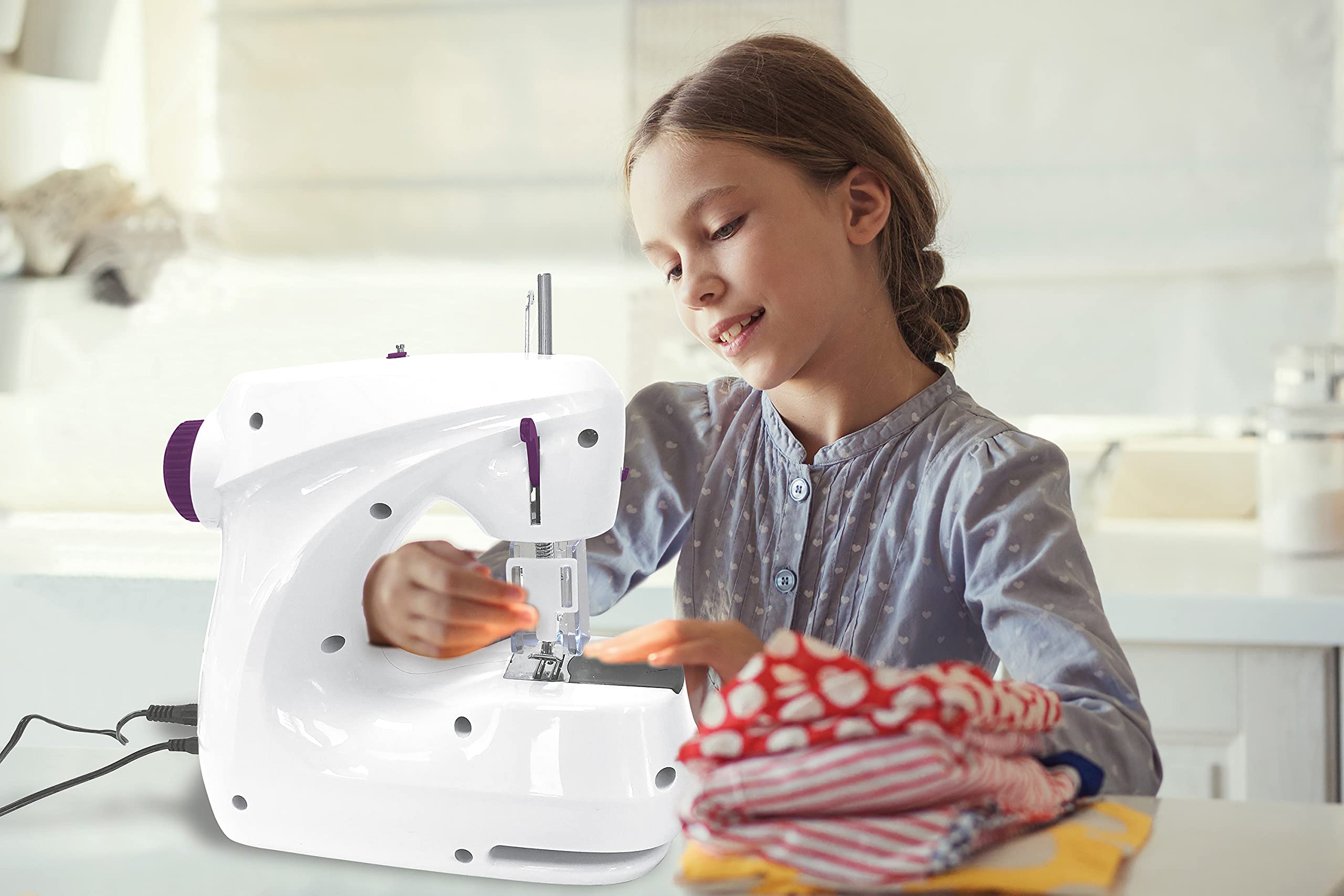 Lexibook, The Sewing Workshop, Sewing machine, 5 fabric coupons & accessories included, White/purple, SW200 - Image 6